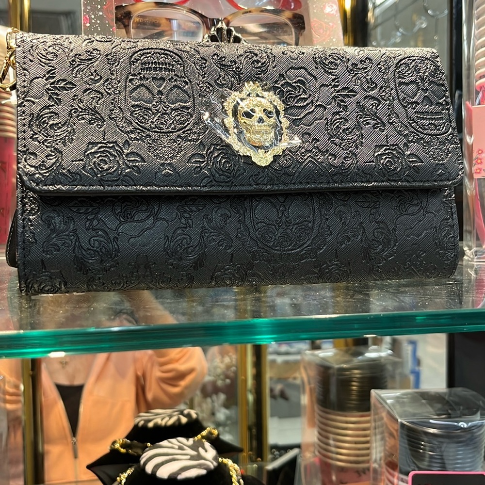 Flash sale Betsey Johnson skull crossbody